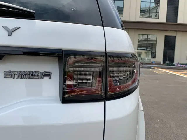Land Rover Discovery Sport 2022 Model 249PS R-Dynamic S Performance Edition 5-Seater — Фото автомобиля 13