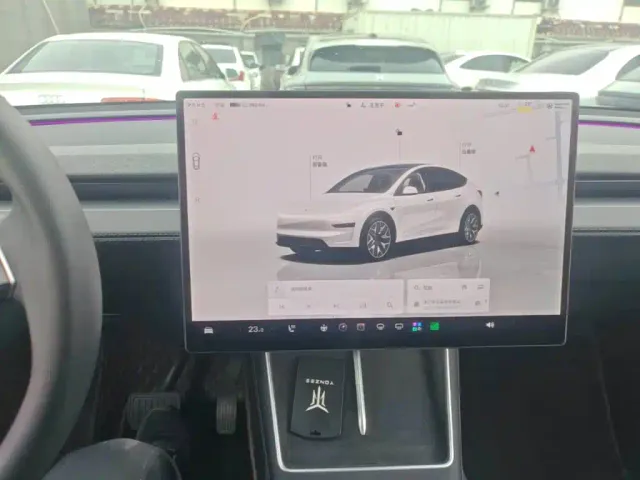 Tesla Model Y L — Фото автомобиля 12