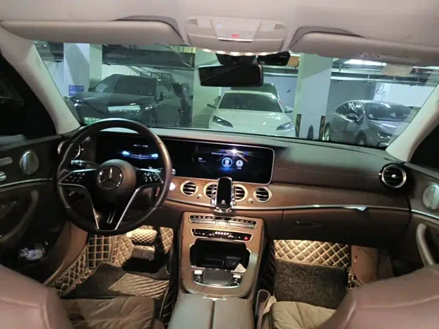 Mercedes-Benz E-Class — Фото автомобиля 11