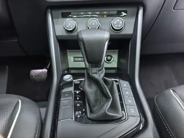 Volkswagen Tiguan L — Фото автомобиля 12