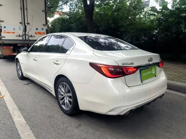 Infiniti Q50L — Фото автомобиля 4