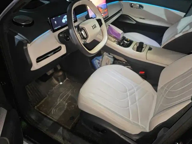 Geely Galaxy Starship 7 EM-i — Фото автомобиля 9