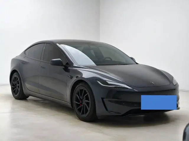 Tesla Model 3 — Фото автомобиля 3