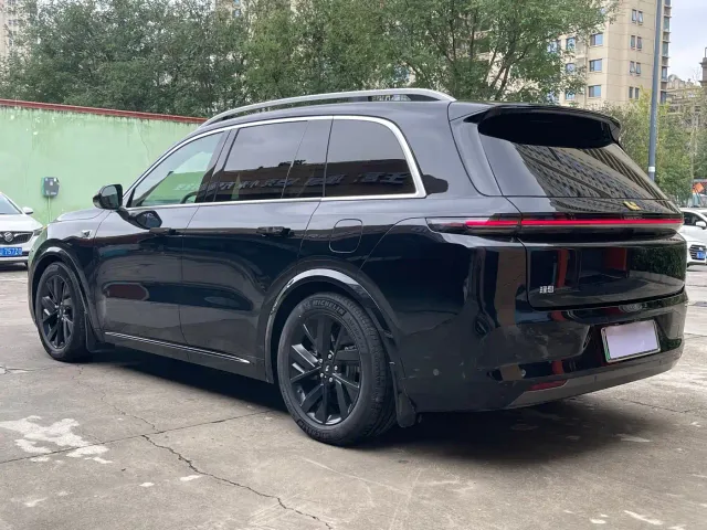 Li Auto Li L8 2023 Pro — Фото автомобиля 6
