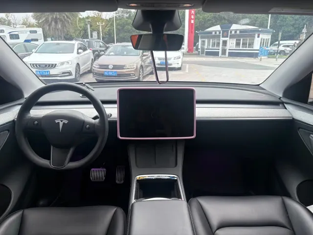 Tesla Model Y — Фото автомобиля 6