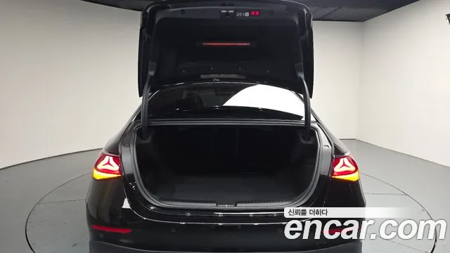 Mercedes-Benz E-Class — Фото автомобиля 5