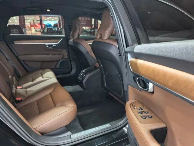 Volvo S90 — Фото автомобиля 10