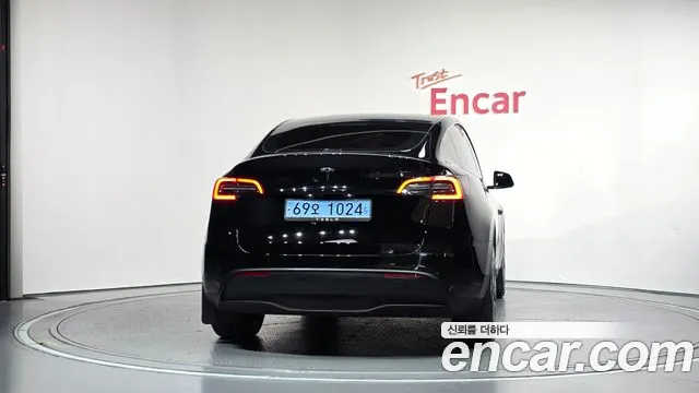 Tesla Model Y — Фото автомобиля 4