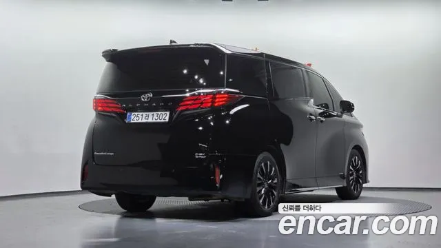 Toyota Alphard — Фото автомобиля 2