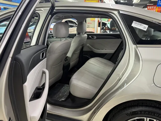 Geely Galaxy Stellar 6 — Фото автомобиля 8