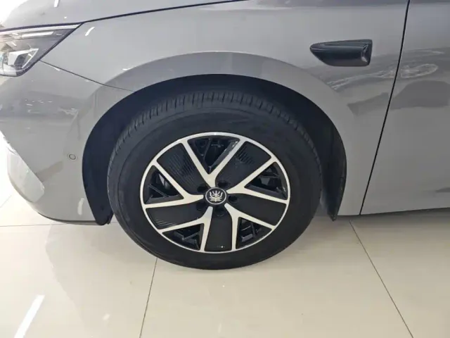 BYD Qin L — Фото автомобиля 22