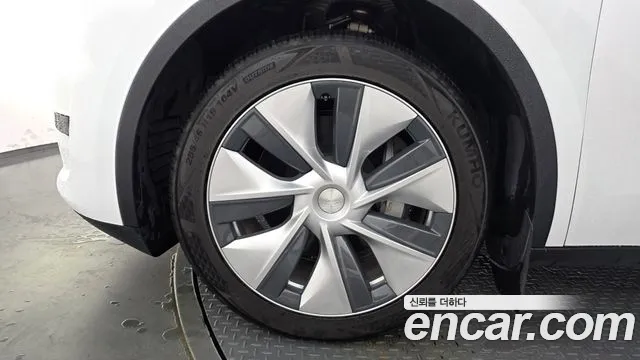 Tesla Model Y — Фото автомобиля 5