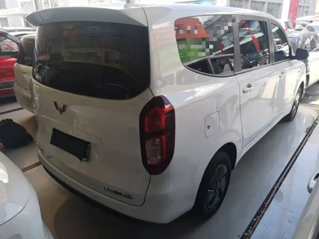 Wuling Hongguang — Фото автомобиля 6
