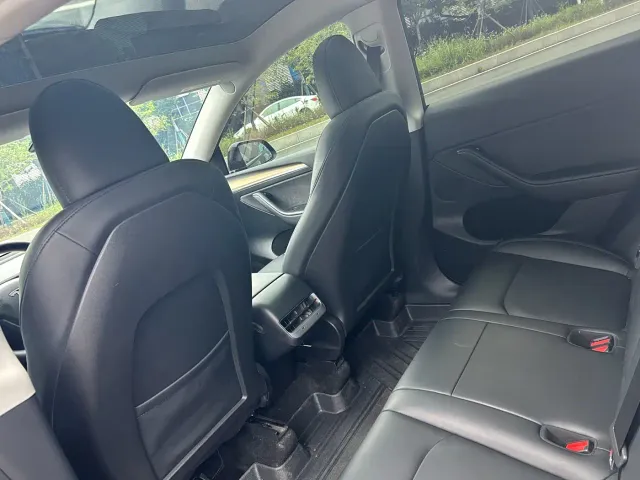 Tesla Model Y — Фото автомобиля 5