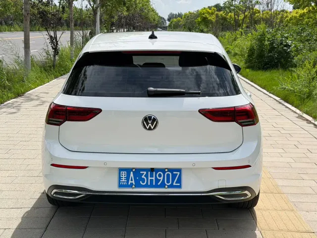 Volkswagen Golf — Фото автомобиля 6