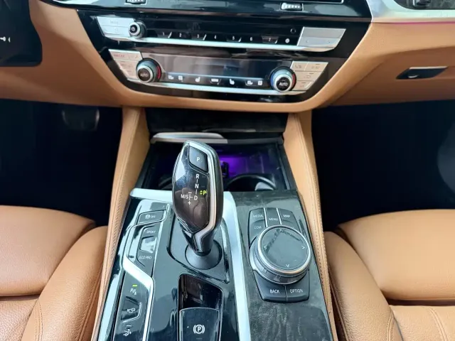 BMW 6 Series Gran Turismo — Фото автомобиля 12