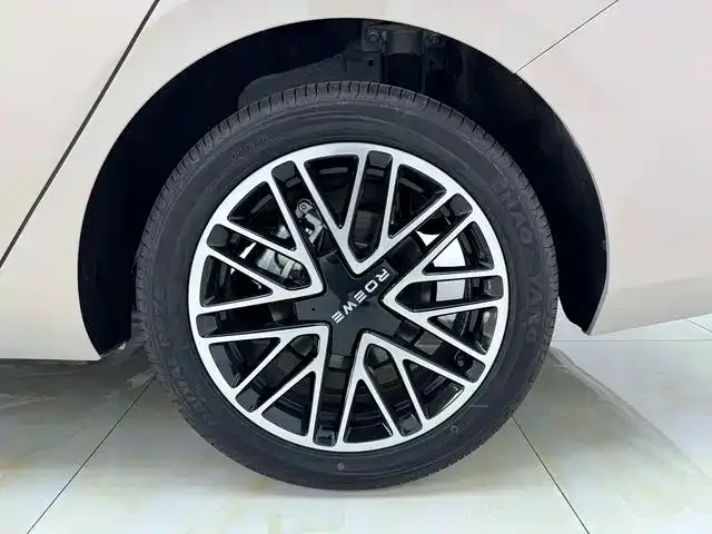 Roewe i6 — Фото автомобиля 14