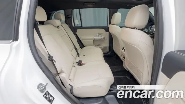 Mercedes-Benz GLB-Class — Фото автомобиля 10