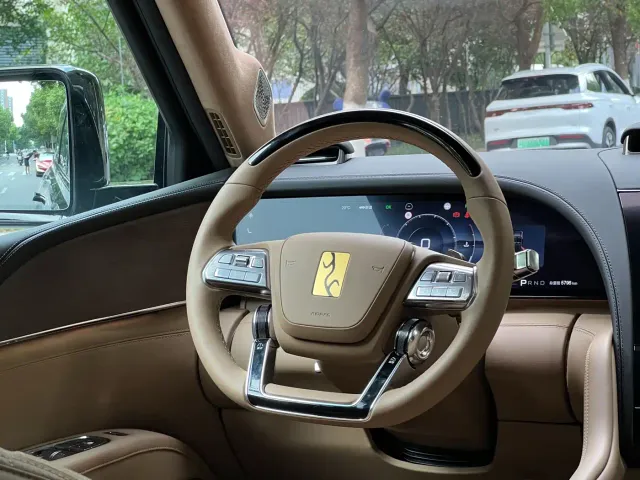 BYD U8L — Фото автомобиля 18