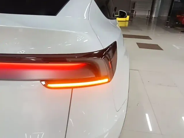 Tesla Model Y — Фото автомобиля 7