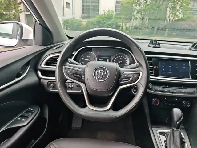 Buick Excelle — Фото автомобиля 6