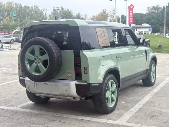 Land Rover Defender — Фото автомобиля 11