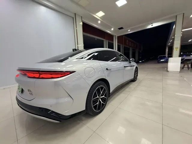 BYD Han L — Фото автомобиля 10