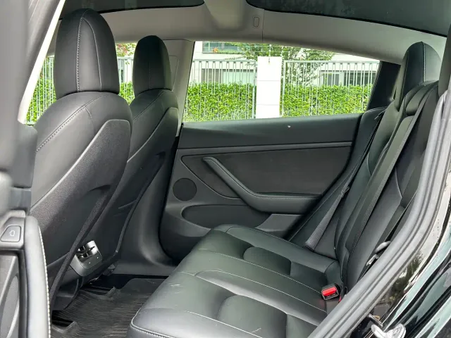 Tesla Model 3 — Фото автомобиля 10