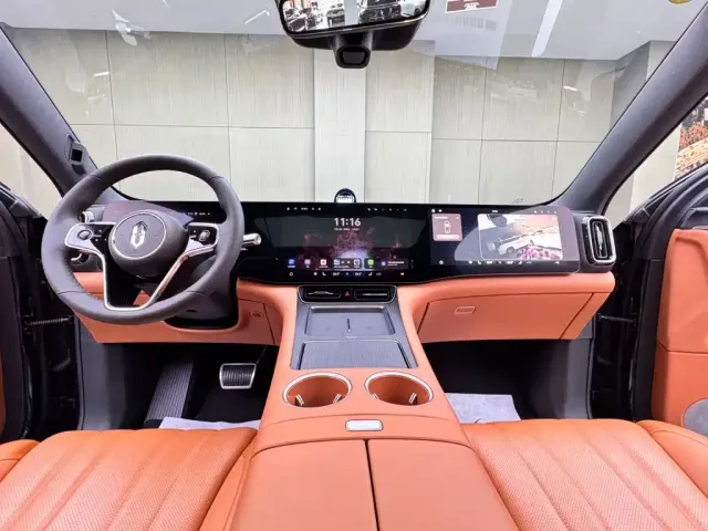 AITO Wenjie AITO M8 2025 Extended Range Ultra 53.4kWh 6-Seater — Фото автомобиля 10
