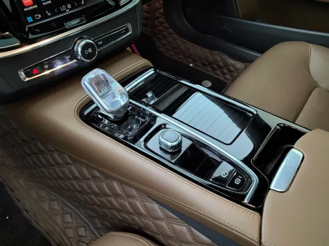 Volvo S90 — Фото автомобиля 26