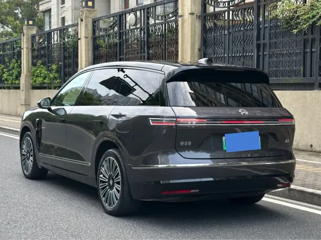 Nio ES8 — Фото автомобиля 12