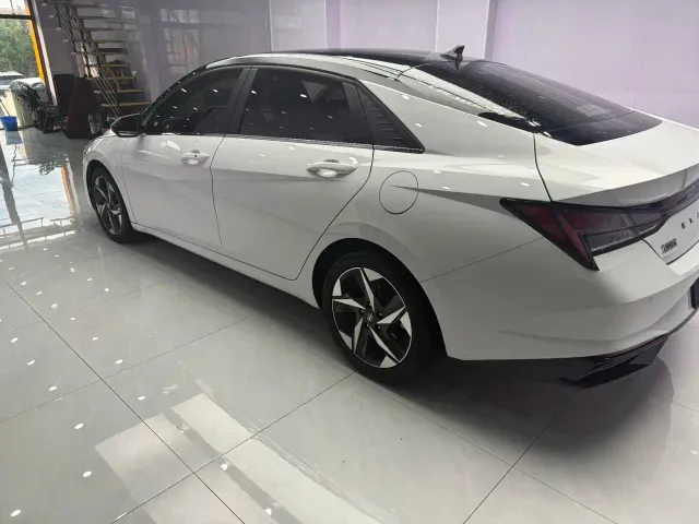 Hyundai Elantra — Фото автомобиля 6