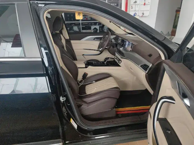 Bestune T77 — Фото автомобиля 19