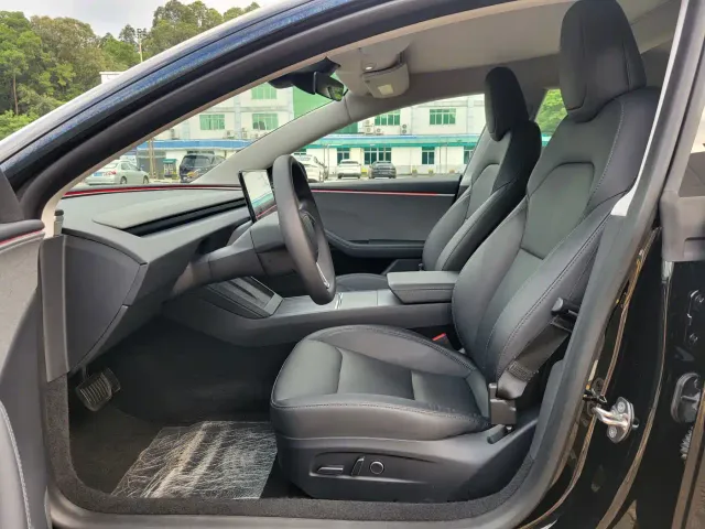 Tesla Model 3 — Фото автомобиля 9