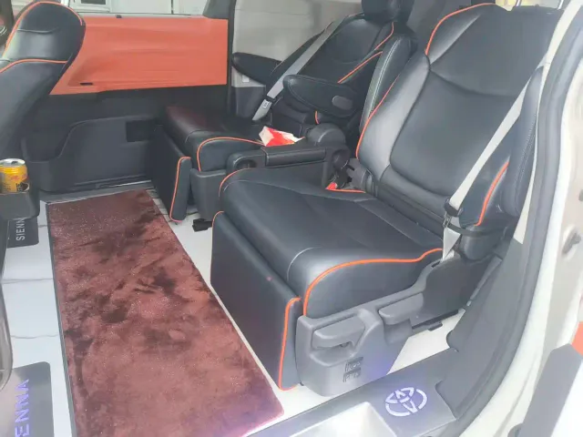 Toyota Sienna — Фото автомобиля 6