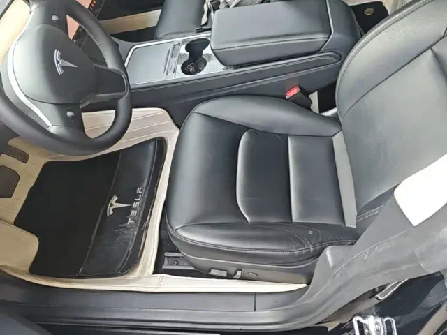 Tesla Model 3 — Фото автомобиля 14