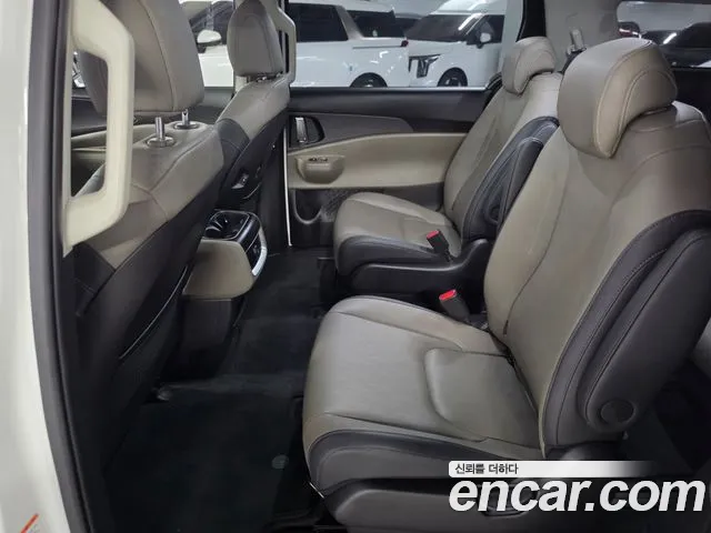 Kia Carnival — Фото автомобиля 12