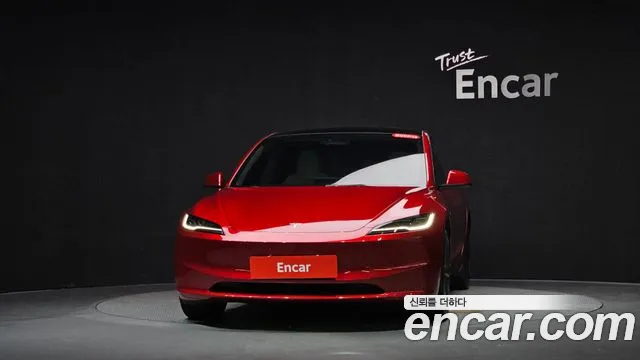 Tesla Model 3 — Фото автомобиля 3