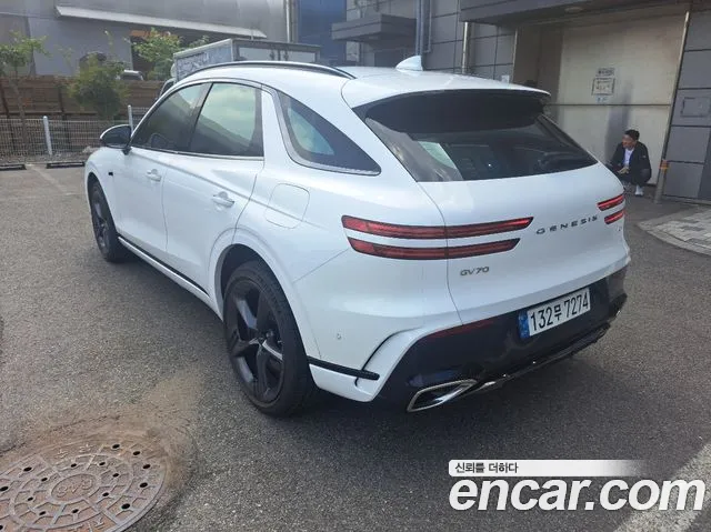 Genesis GV70 — Фото автомобиля 4