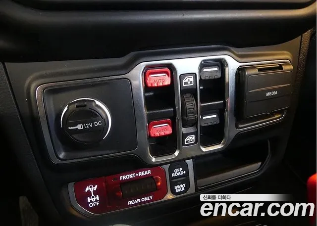 Jeep Wrangler — Фото автомобиля 17