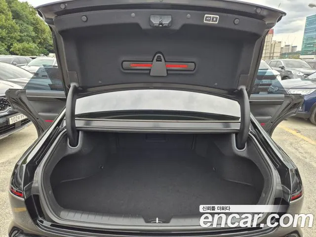 Hyundai Grandeur Grandeur (GN7) 2.5 Бензин 2WD — Фото автомобиля 14