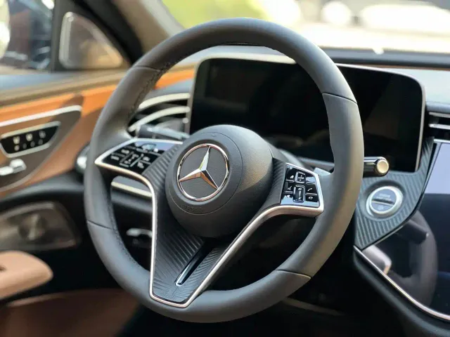 Mercedes-Benz E-Class — Фото автомобиля 8
