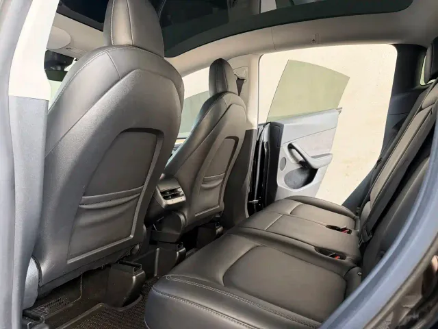 Tesla Model Y — Фото автомобиля 16