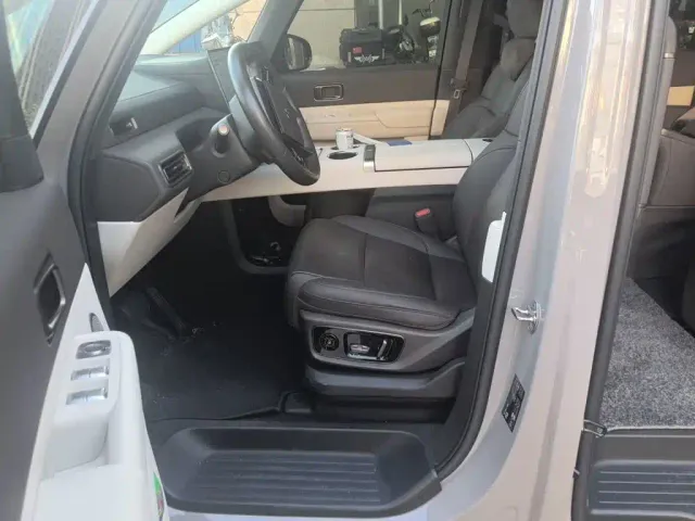 Li Auto Li Auto MEGA 2024 Ultra — Фото автомобиля 16