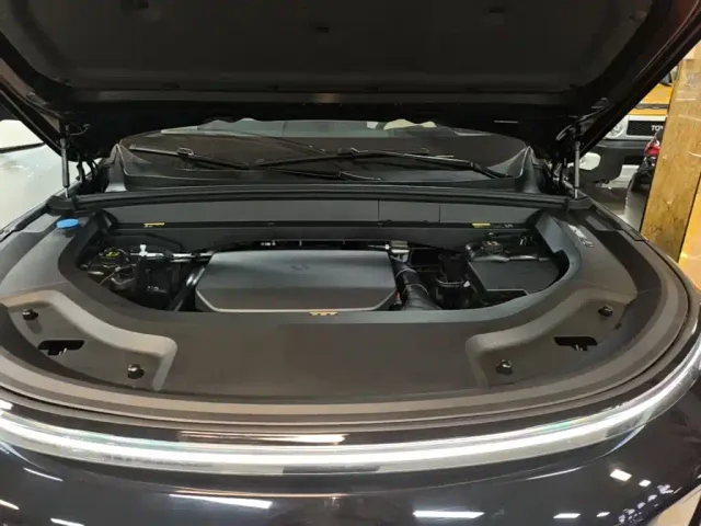 Li Auto L8 — Фото автомобиля 19