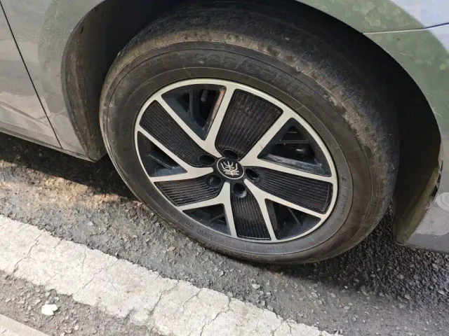 BYD Qin L — Фото автомобиля 25