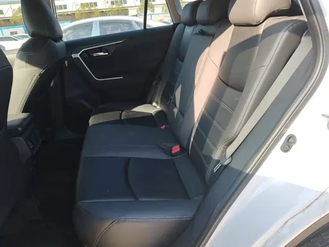 Toyota RAV4 — Фото автомобиля 16