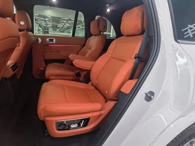 Li Auto L8 — Фото автомобиля 6
