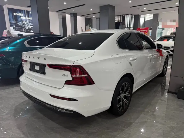 Volvo S60 — Фото автомобиля 8