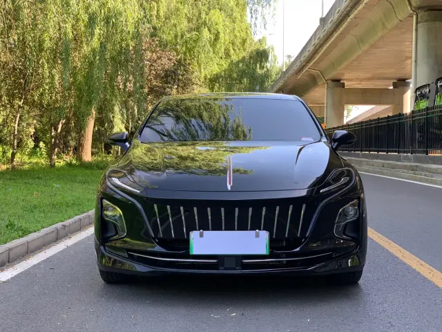 Hongqi E-QM5 — Фото автомобиля 2